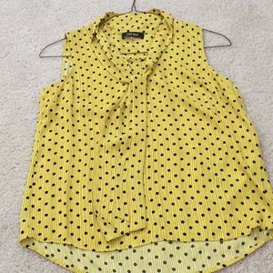 Sleeveless yellow blouse
